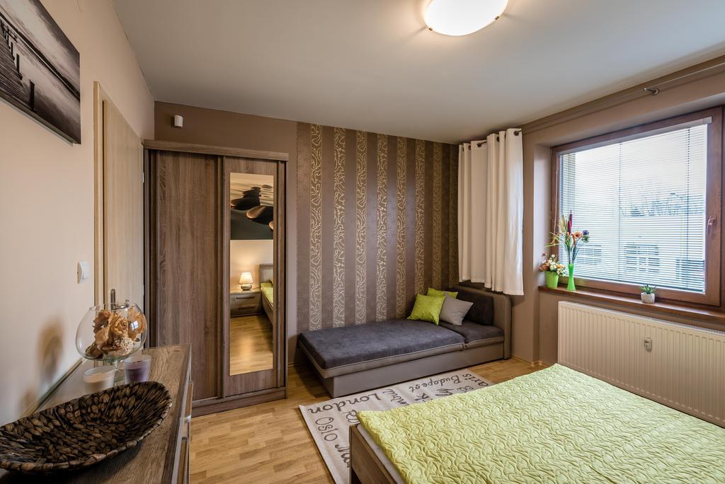 Apartman Elegance ลิฟตอฟสกีมิคูลาช ภายนอก รูปภาพ