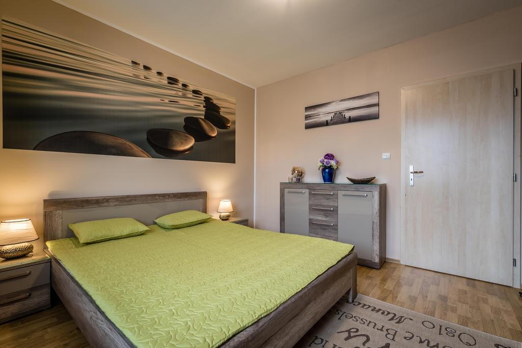 Apartman Elegance ลิฟตอฟสกีมิคูลาช ภายนอก รูปภาพ